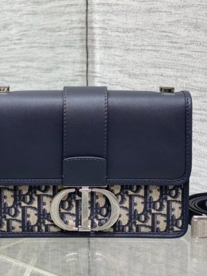 Dior Montaigne East-West