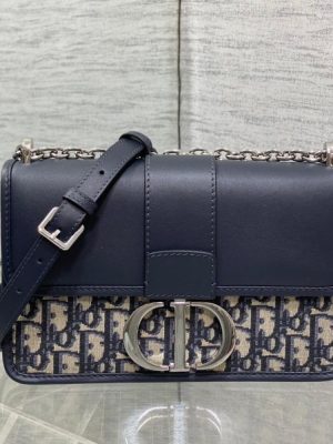 Dior Montaigne East-West