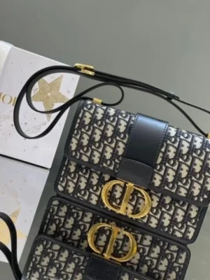 Dior Montaigne East-West