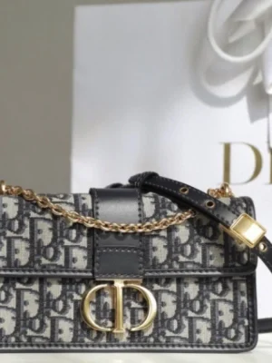 Dior Montaigne East-West