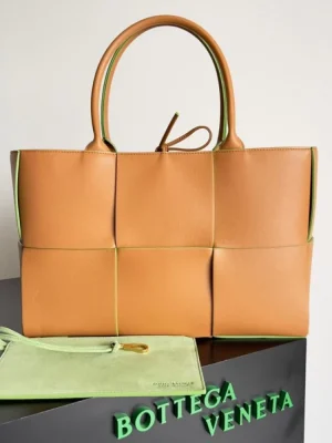 Bottega Veneta Arco Tote