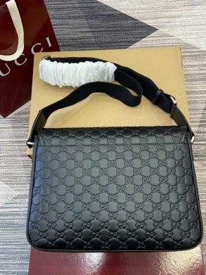 Gucci GG Emblem Shoulder