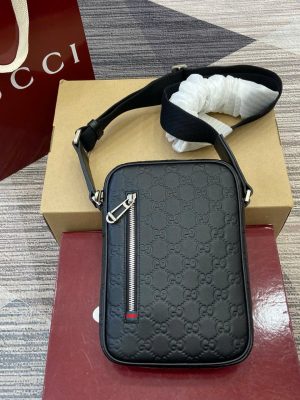 Gucci GG Emblem Shoulder