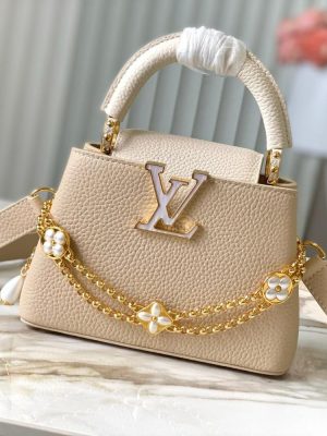 Louis Vuitton Capucines Handle