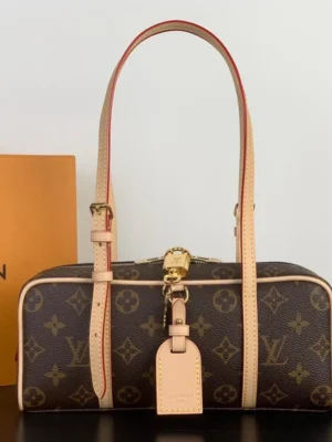 Louis Vuitton Hang On