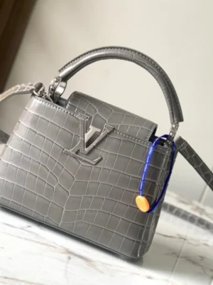 Louis Vuitton Capucines Handle