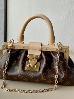 Louis Vuitton Clutch Monogram