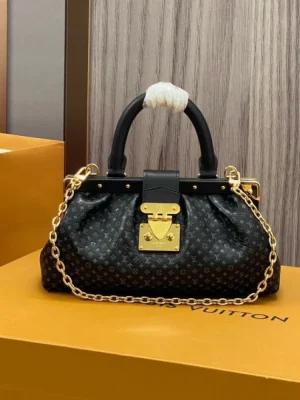 Louis Vuitton Clutch Monogram