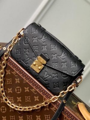 Louis Vuitton Pochette Métis