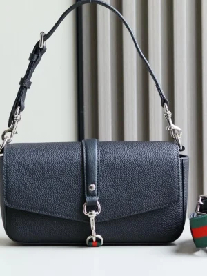Gucci Crossbody Hook Closure