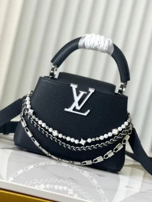 Louis Vuitton Capucines Handle
