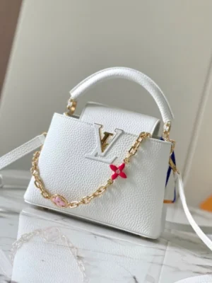 Louis Vuitton Capucines Handle