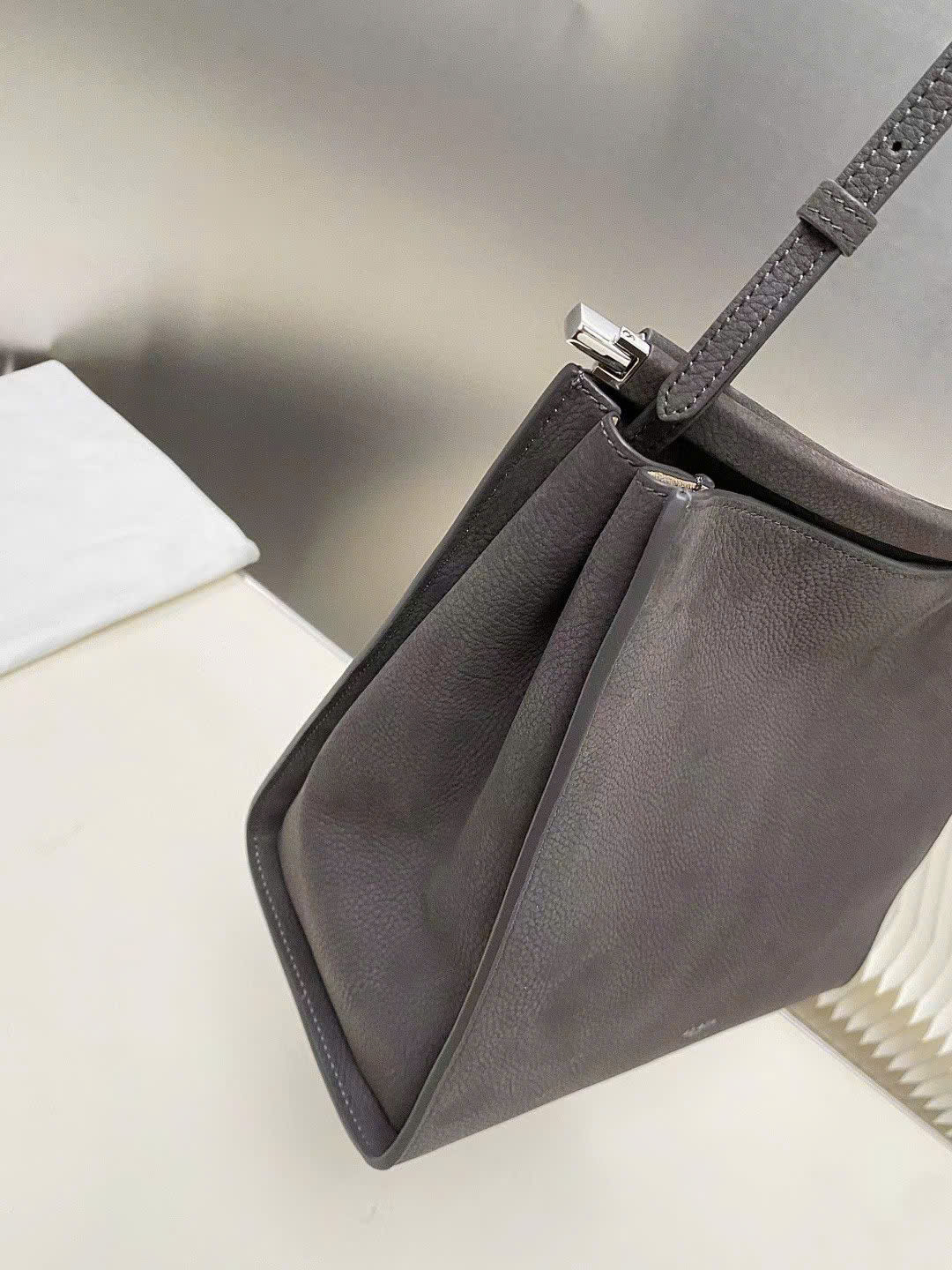 Alaïa Le Click Square Shouler Bags 26cm - Image 4