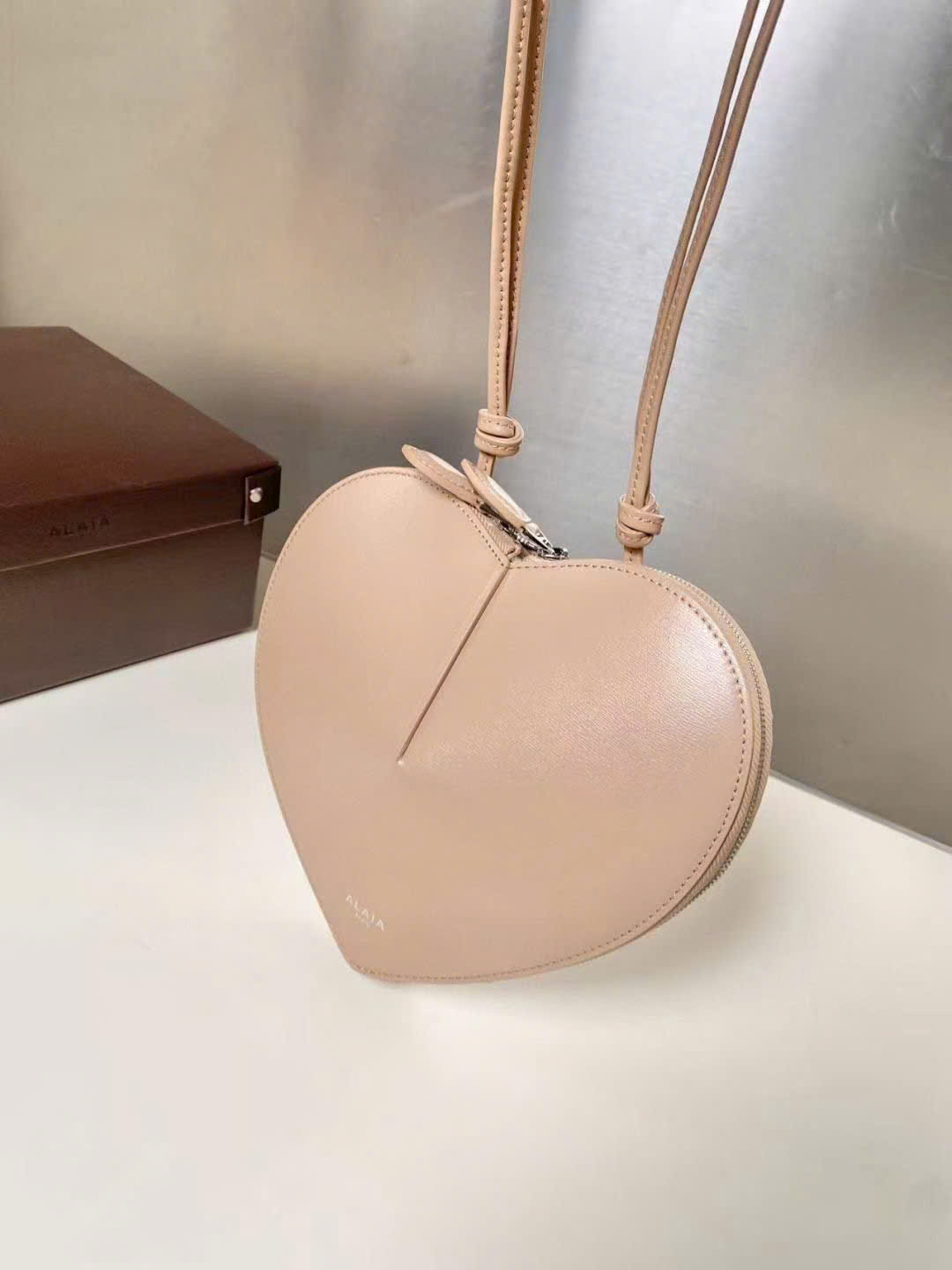 Alaïa Le Coeur Leather Crossbody Bag - Image 2