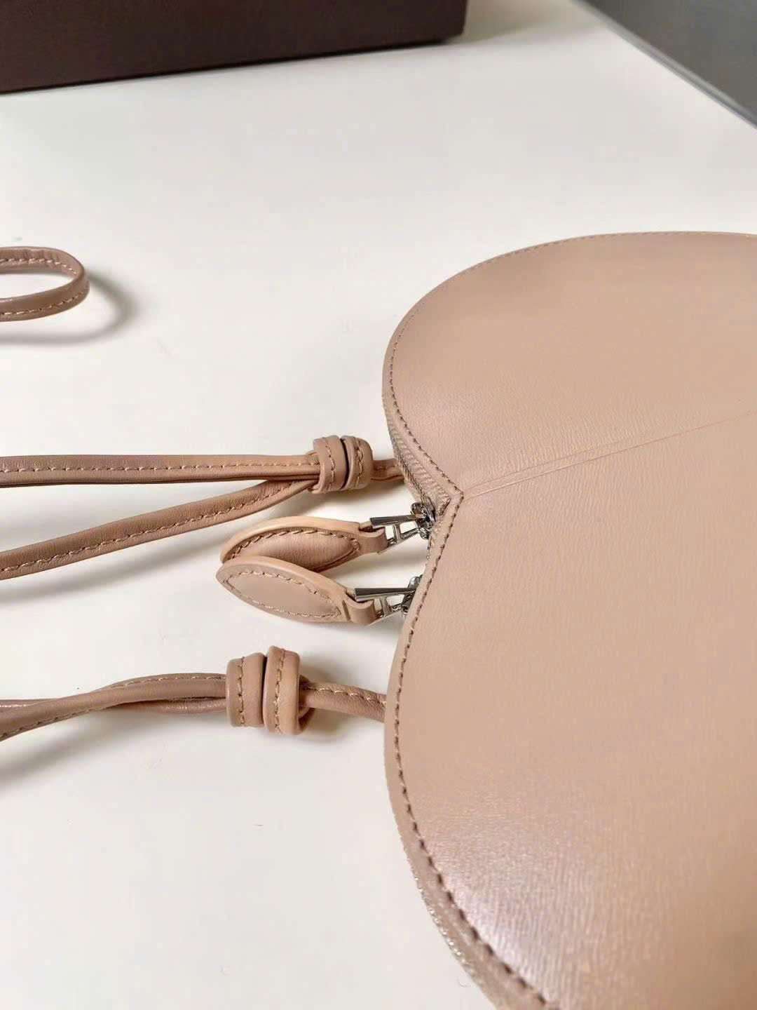 Alaïa Le Coeur Leather Crossbody Bag - Image 3