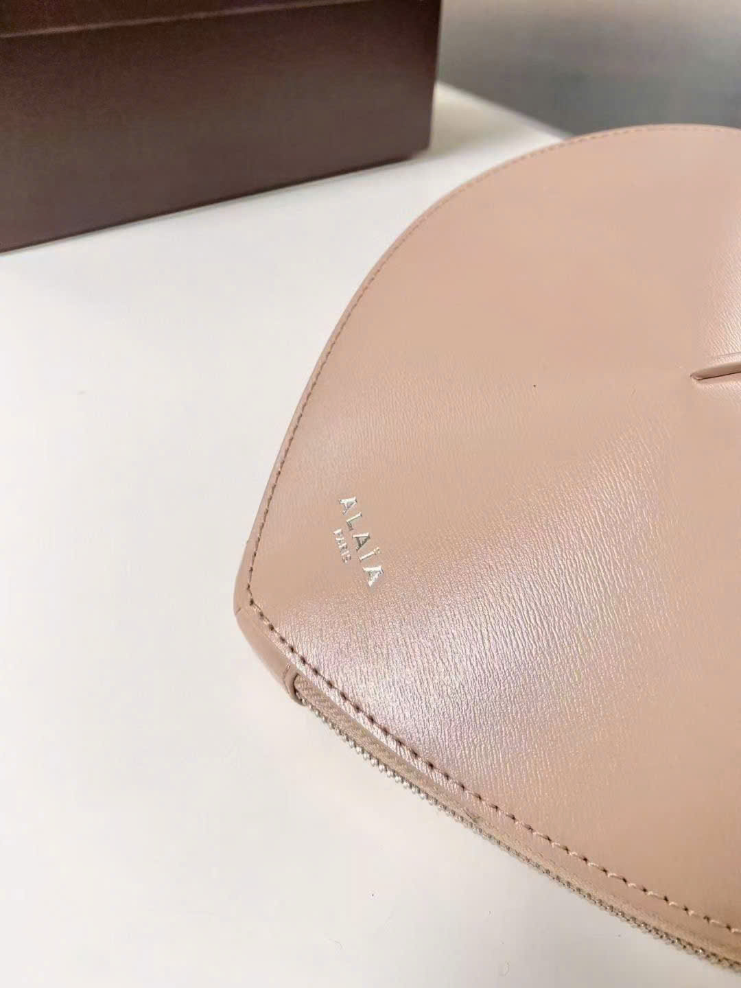 Alaïa Le Coeur Leather Crossbody Bag - Image 4