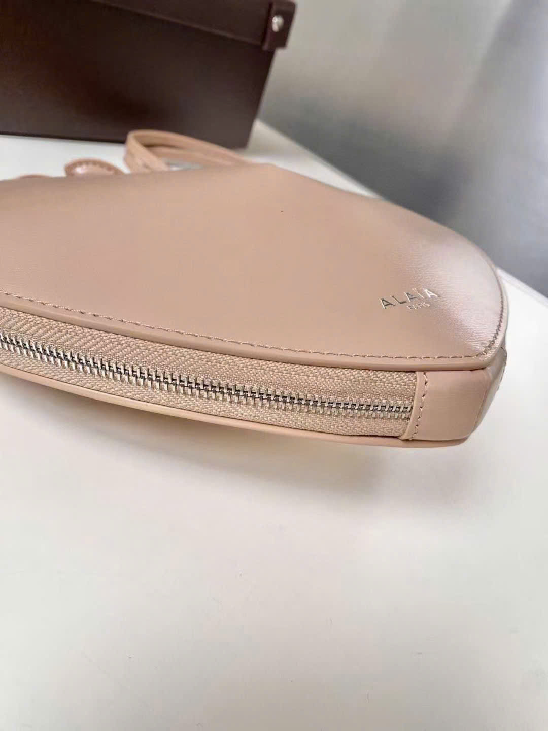 Alaïa Le Coeur Leather Crossbody Bag - Image 8