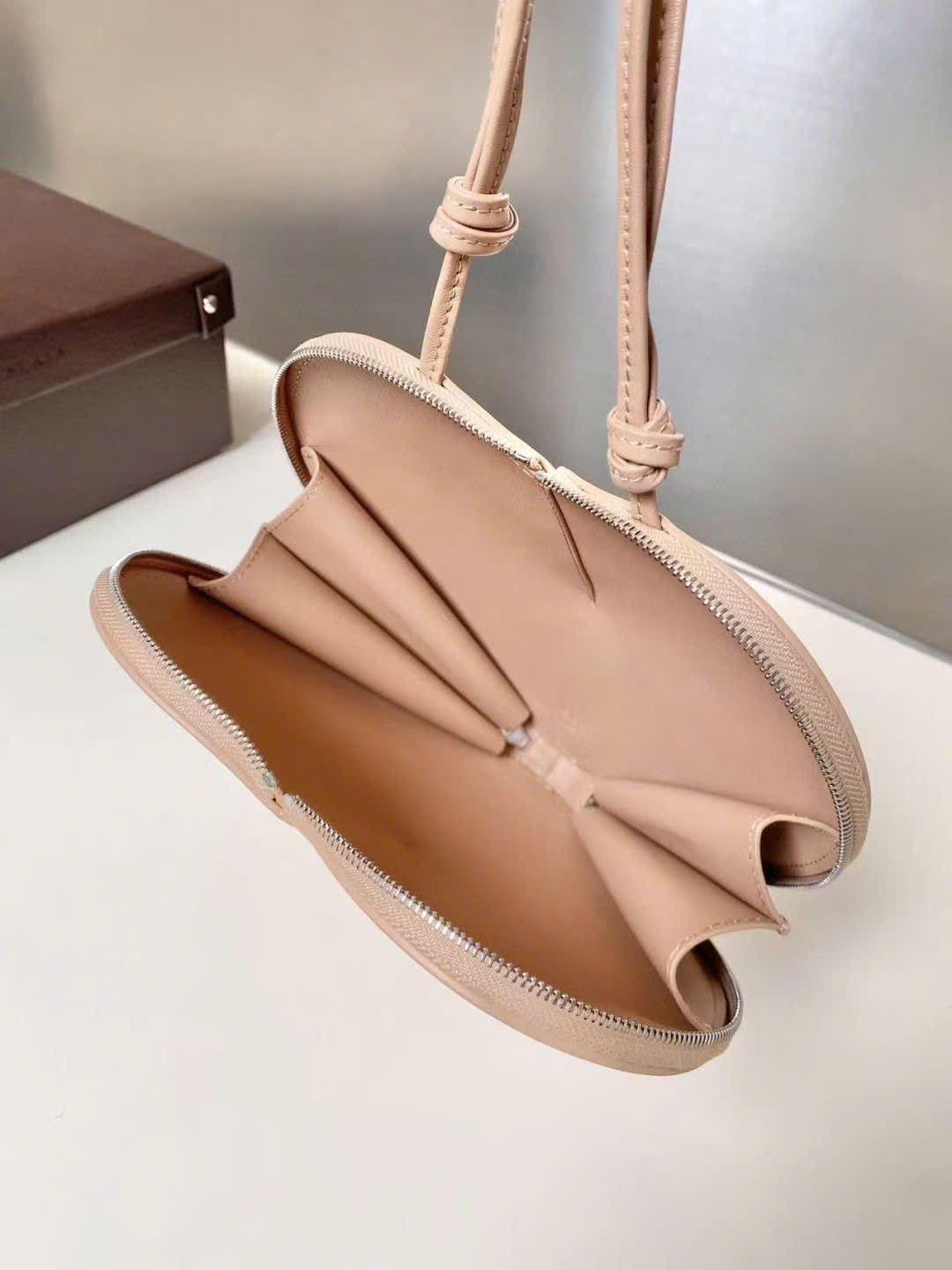 Alaïa Le Coeur Leather Crossbody Bag - Image 9
