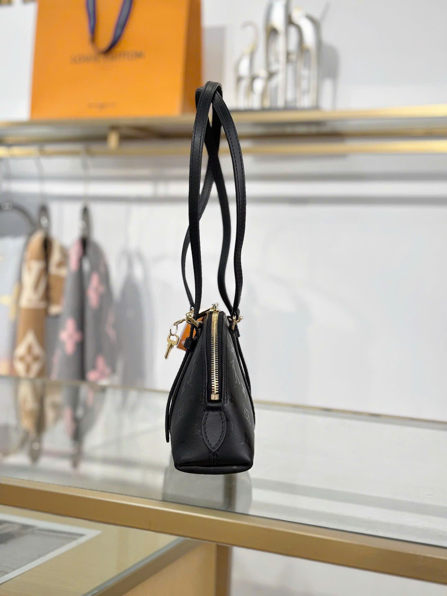 Louis Vuitton Squire East-West Monogram Bags 29cm - Image 4