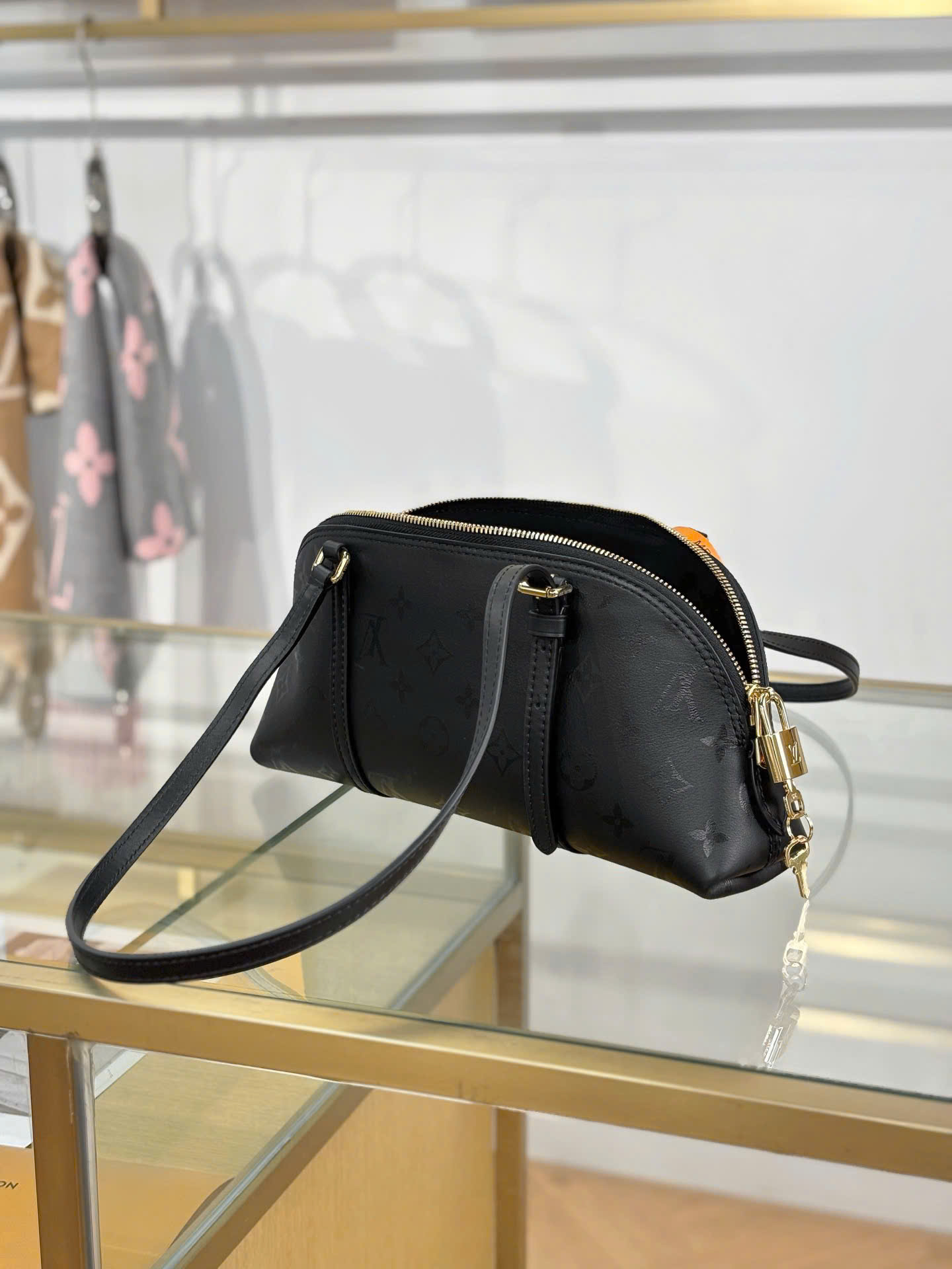 Louis Vuitton Squire East-West Monogram Bags 29cm - Image 7