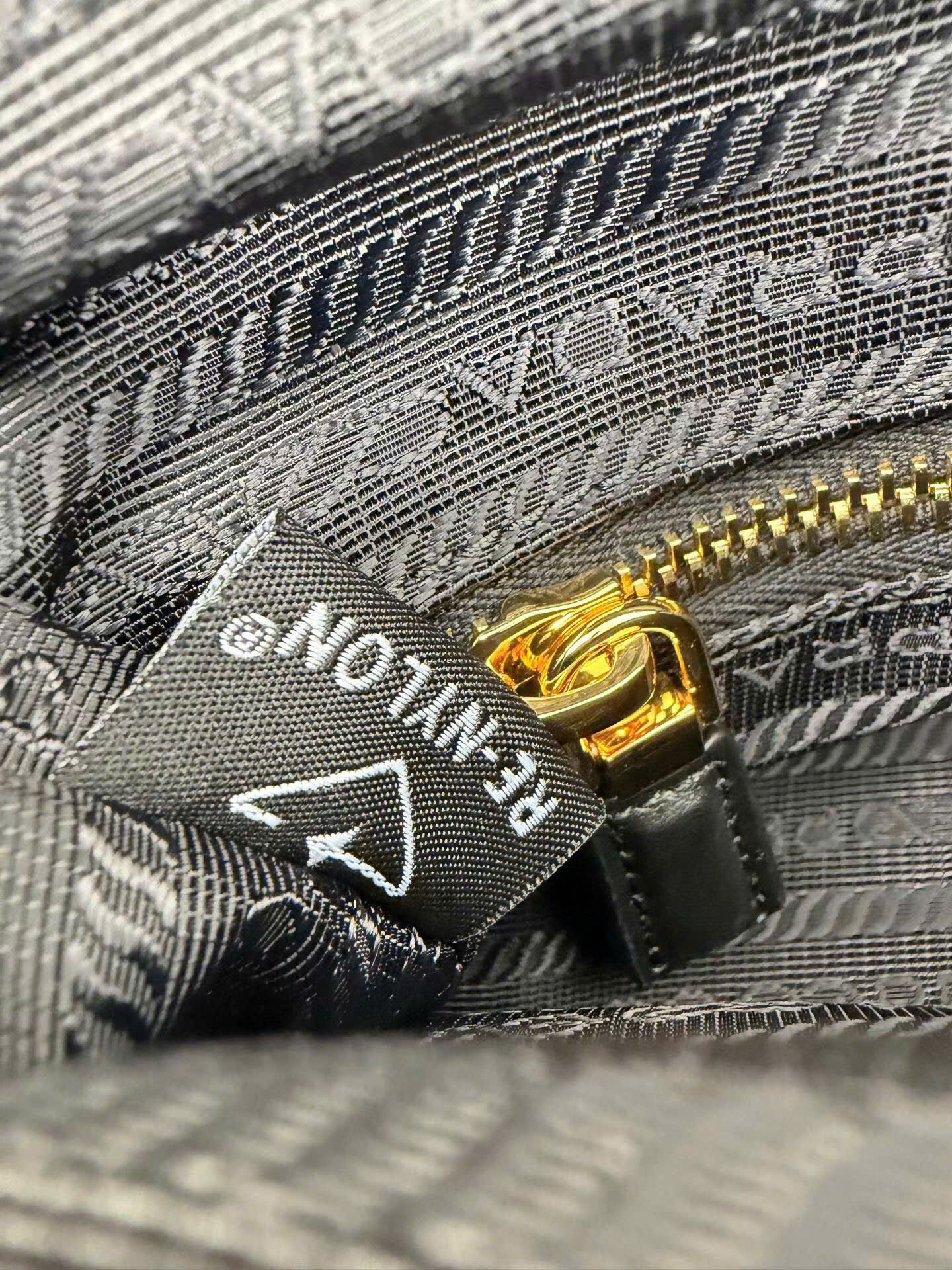 Prada Saffiano Re-Nylon Bag 1BC302 - Image 3