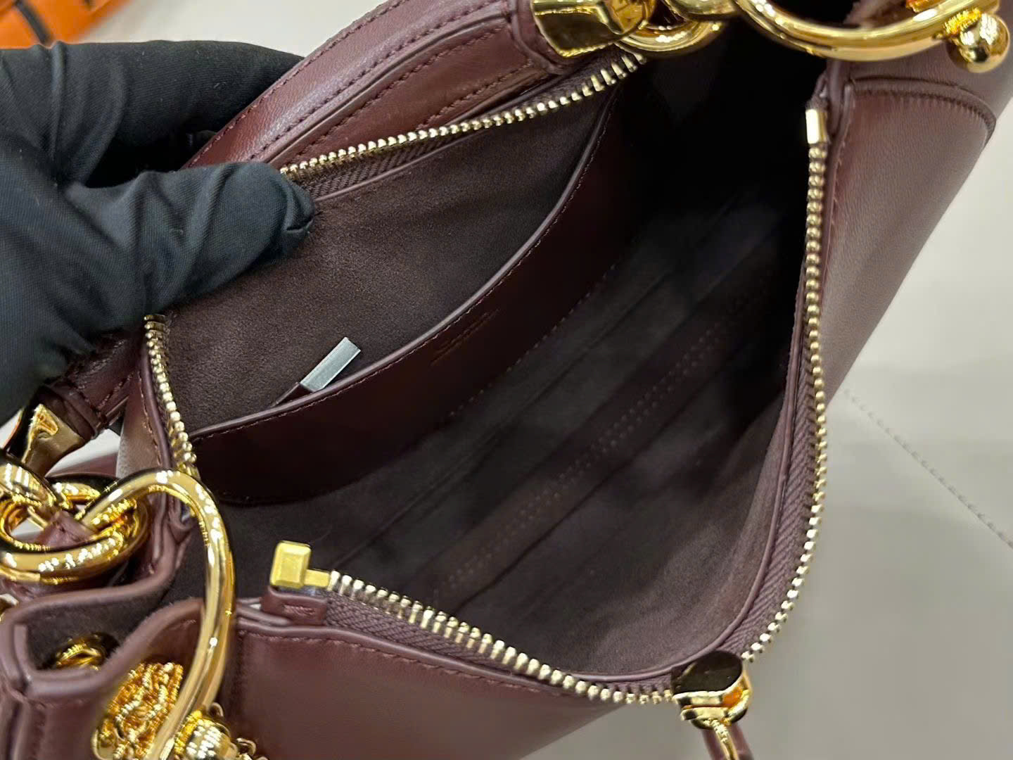 Chloé Banana Zipped Hobo Bag 31cm - Image 3