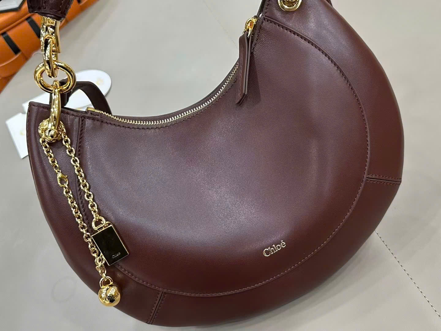 Chloé Banana Zipped Hobo Bag 31cm - Image 9