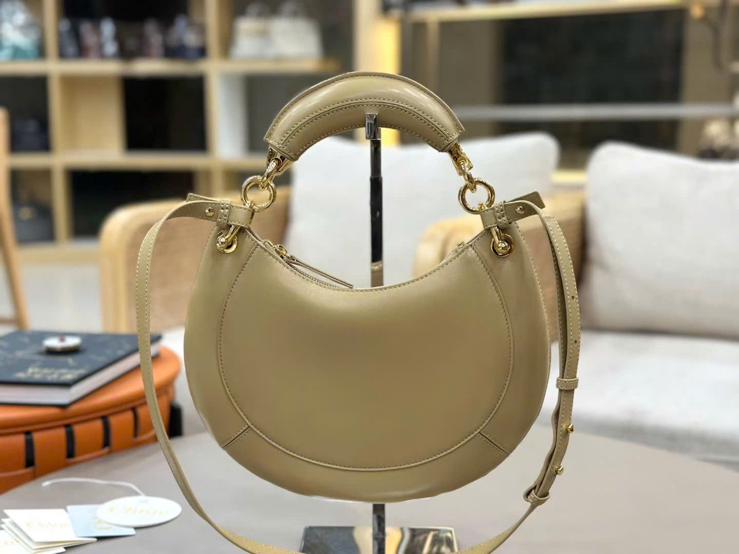 Chloé Banana Zipped Hobo Bag 31cm - Image 4