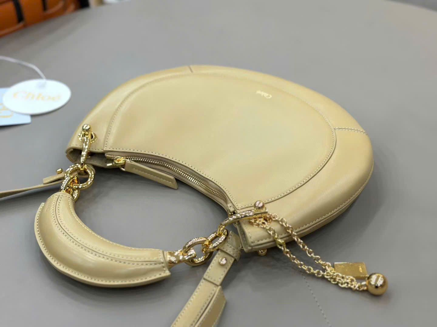 Chloé Banana Zipped Hobo Bag 31cm - Image 5
