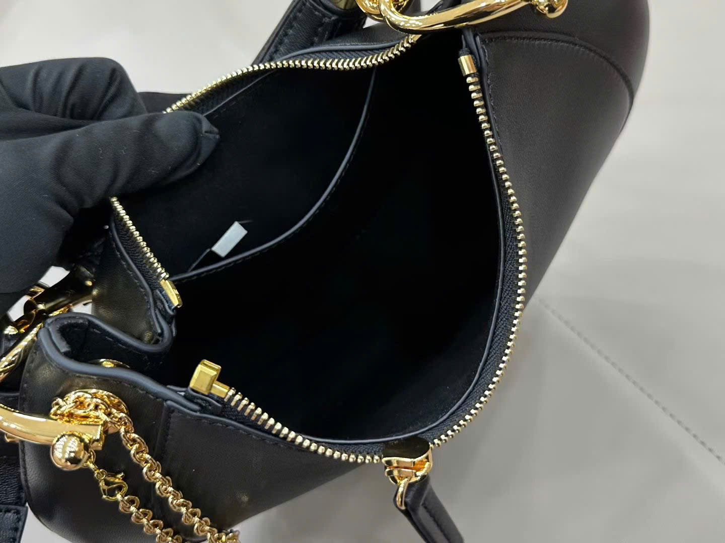 Chloé Banana Zipped Hobo Bag 31cm - Image 3