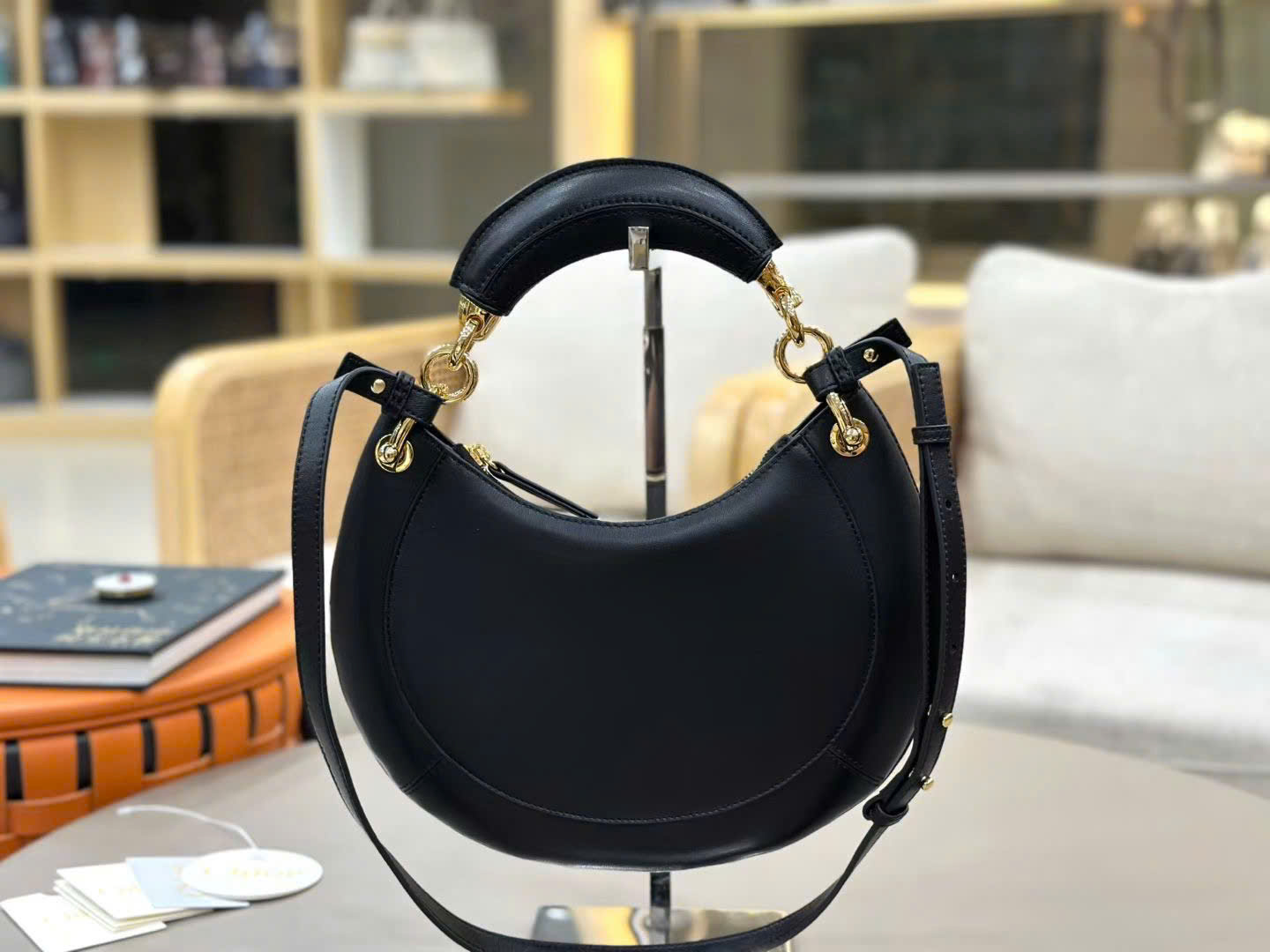 Chloé Banana Zipped Hobo Bag 31cm - Image 4