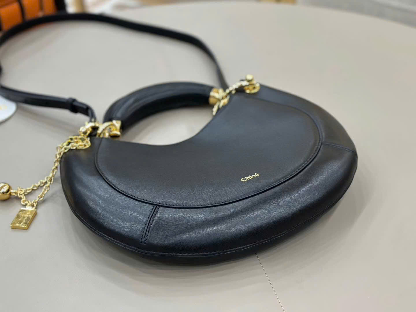 Chloé Banana Zipped Hobo Bag 31cm - Image 6
