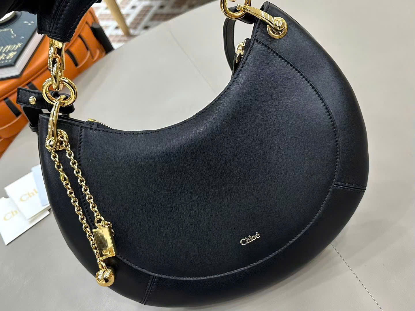 Chloé Banana Zipped Hobo Bag 31cm - Image 9