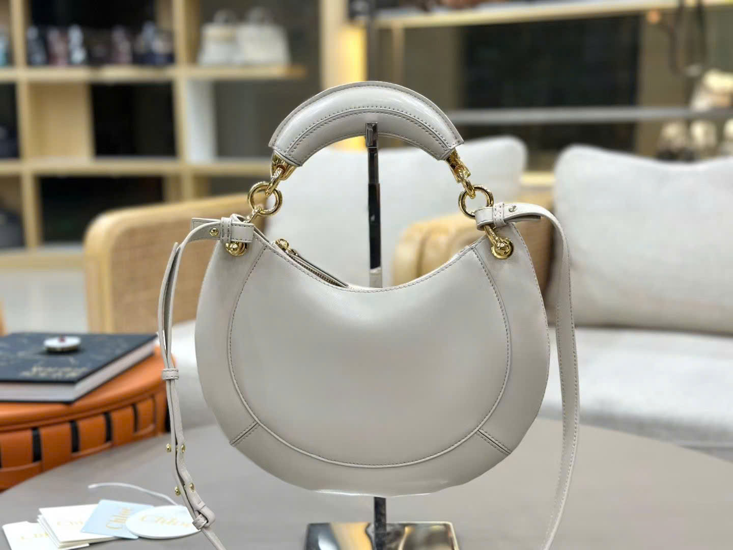Chloé Banana Zipped Hobo Bag 31cm - Image 4