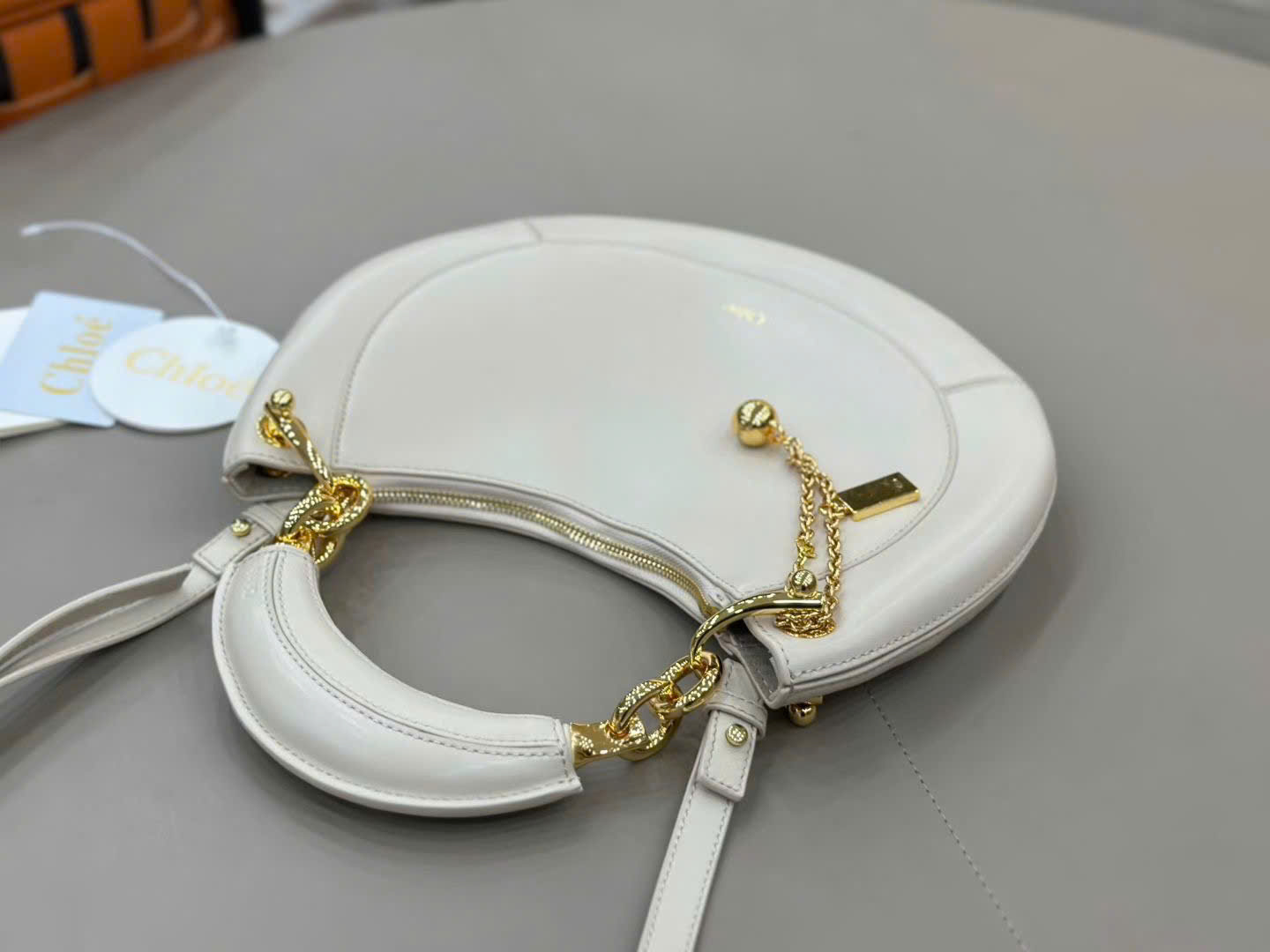 Chloé Banana Zipped Hobo Bag 31cm - Image 5
