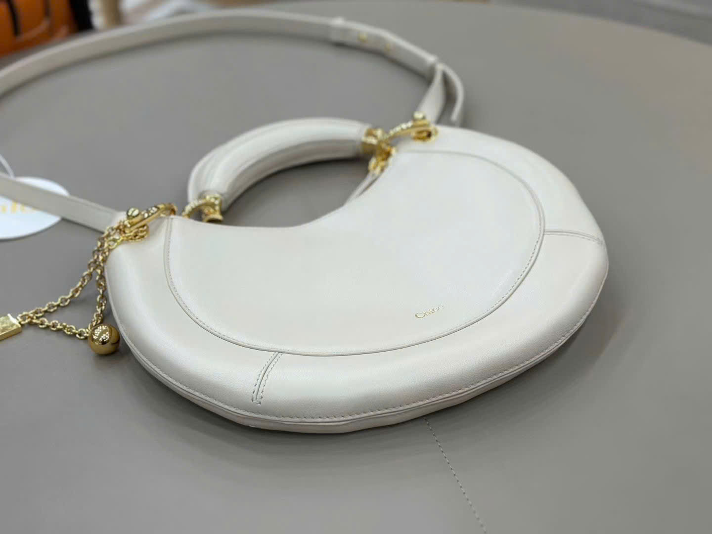 Chloé Banana Zipped Hobo Bag 31cm - Image 6