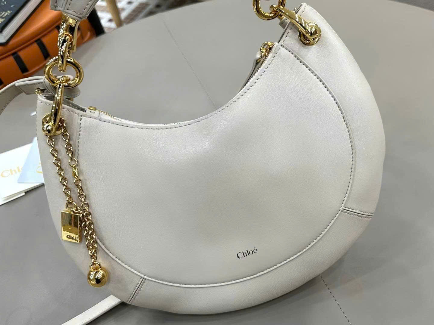 Chloé Banana Zipped Hobo Bag 31cm - Image 9