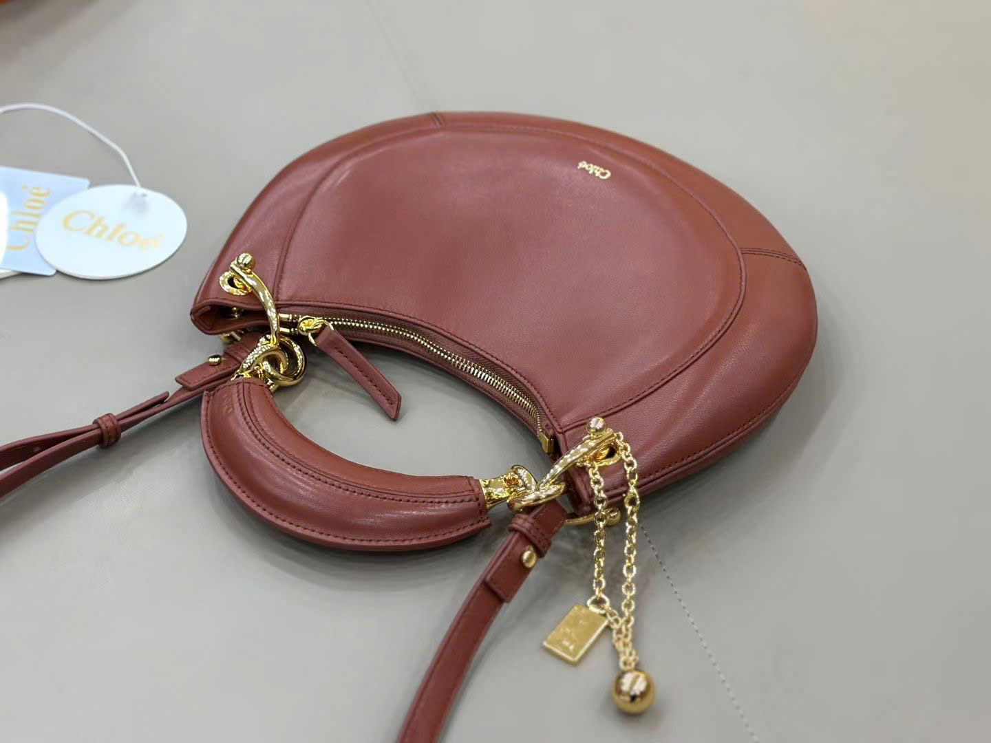 Chloé Banana Zipped Hobo Bag 31cm - Image 5