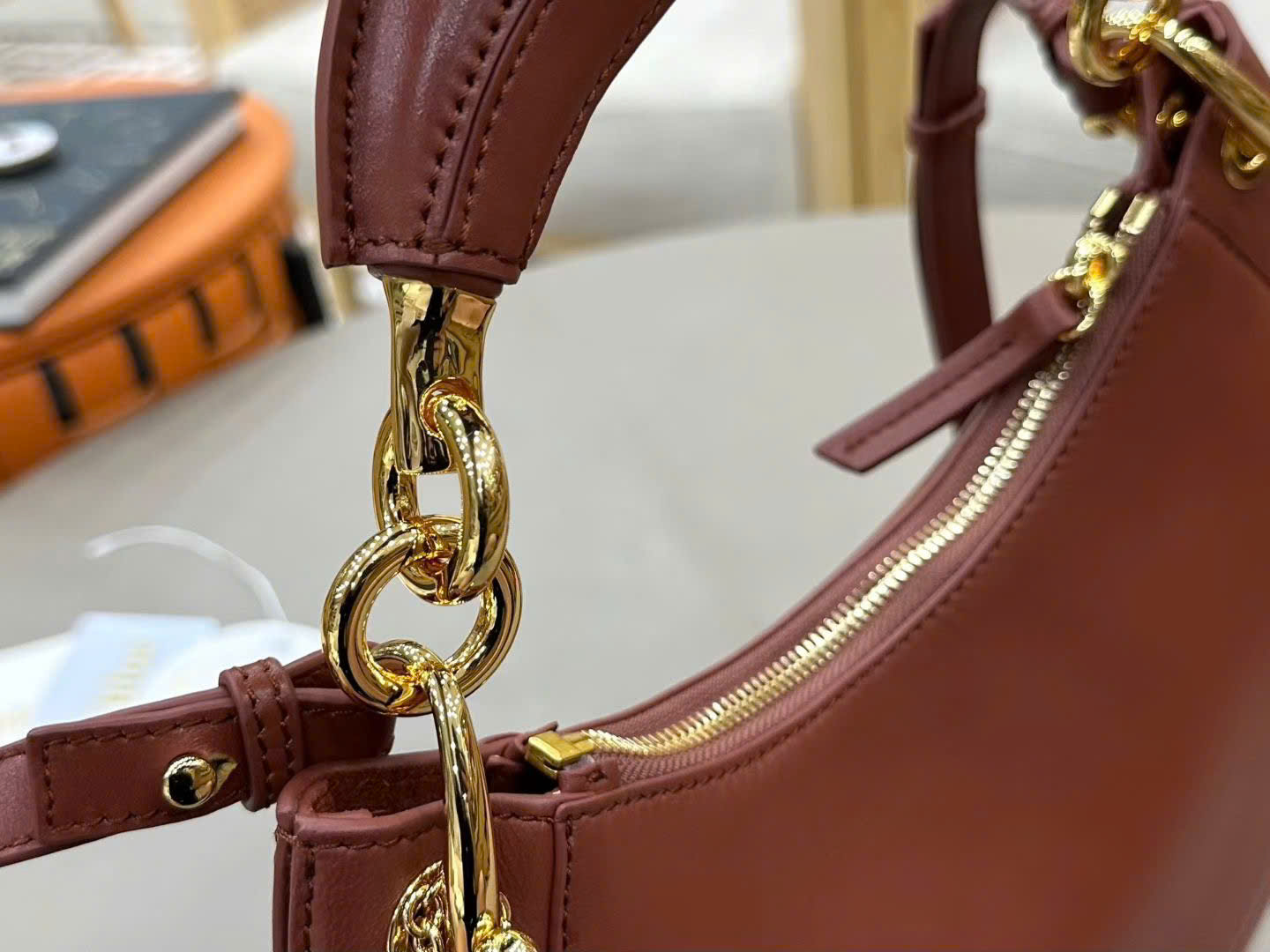 Chloé Banana Zipped Hobo Bag 31cm - Image 8
