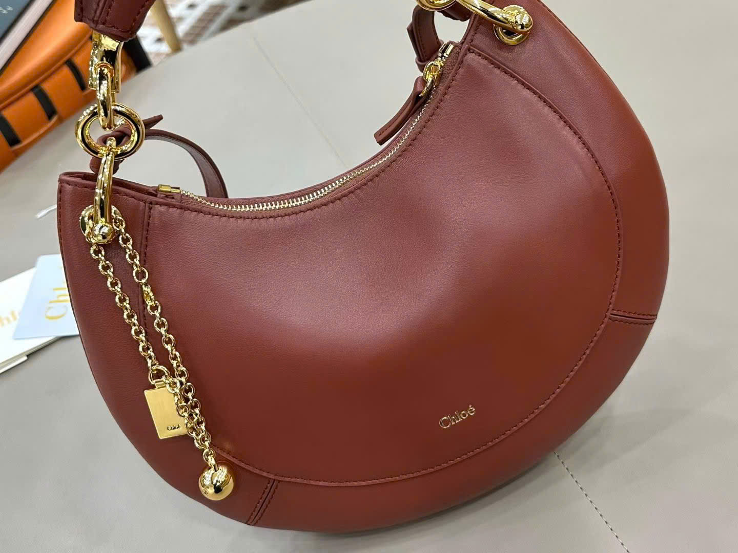 Chloé Banana Zipped Hobo Bag 31cm - Image 9
