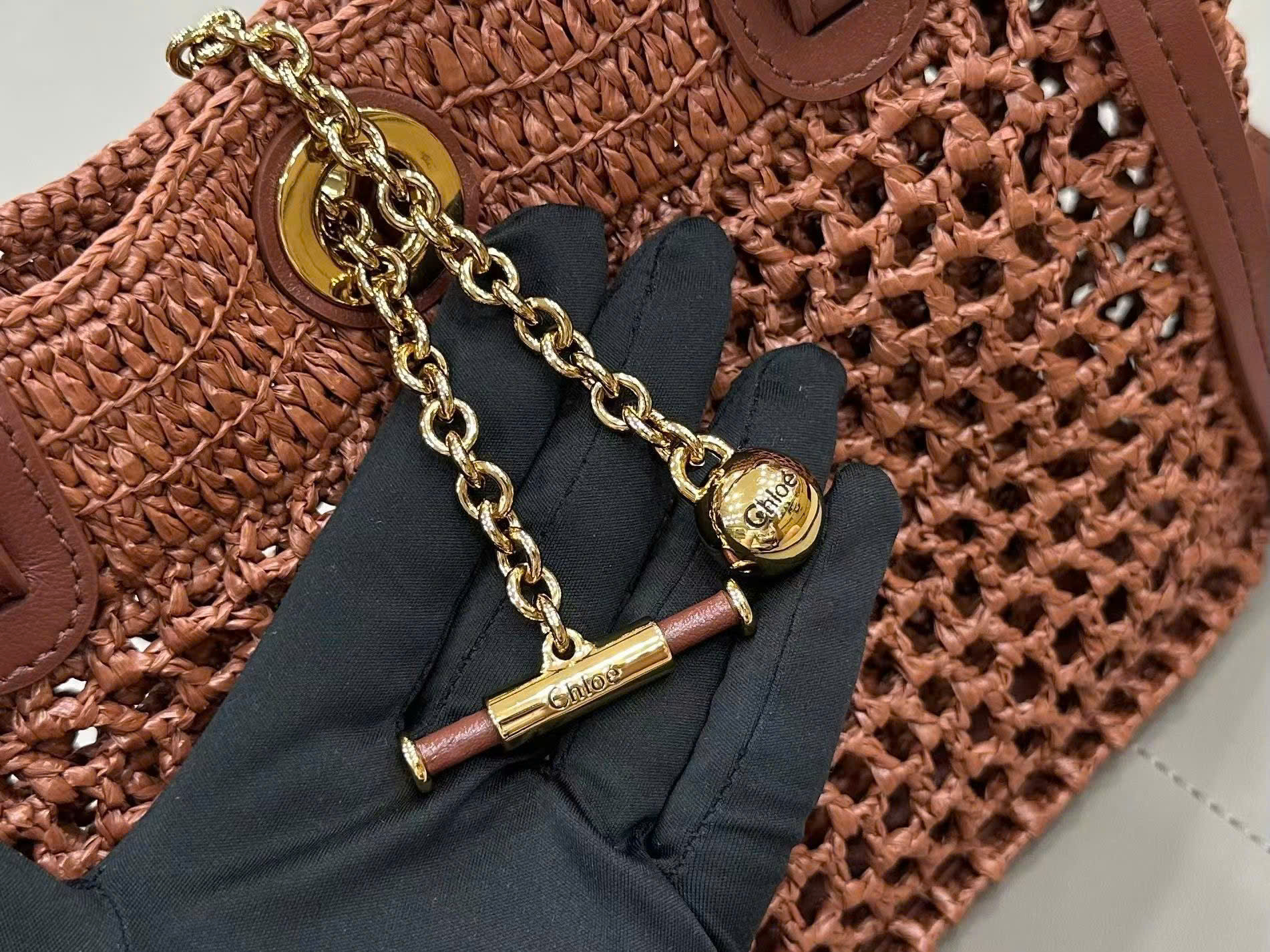 Chloé Iconic Raffia Tote Bag 23cm - Image 3
