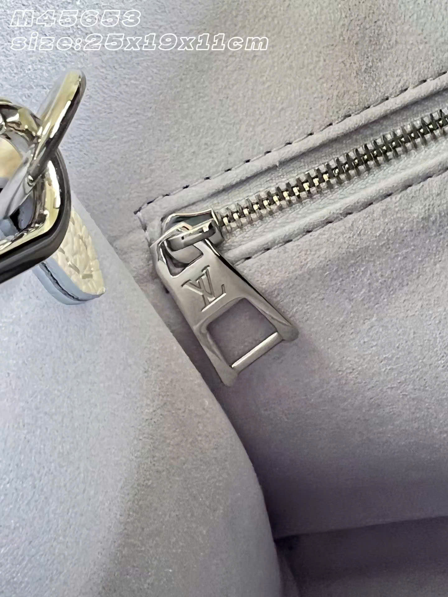 Louis Vuitton OnTheGo Monogram Tote Bag 25cm - Image 8