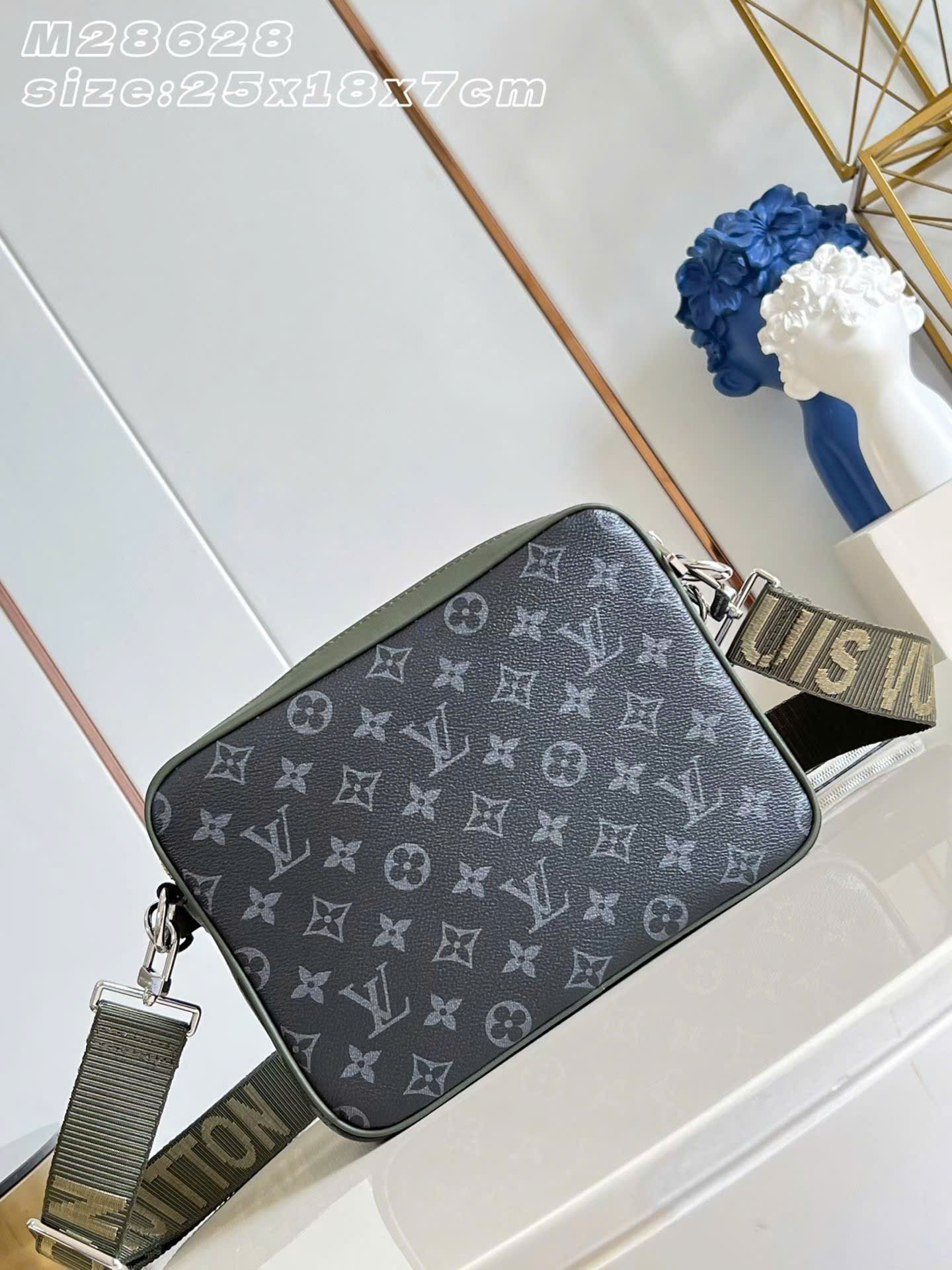 Louis Vuitton Trio Messenger Bag 25cm - Image 4