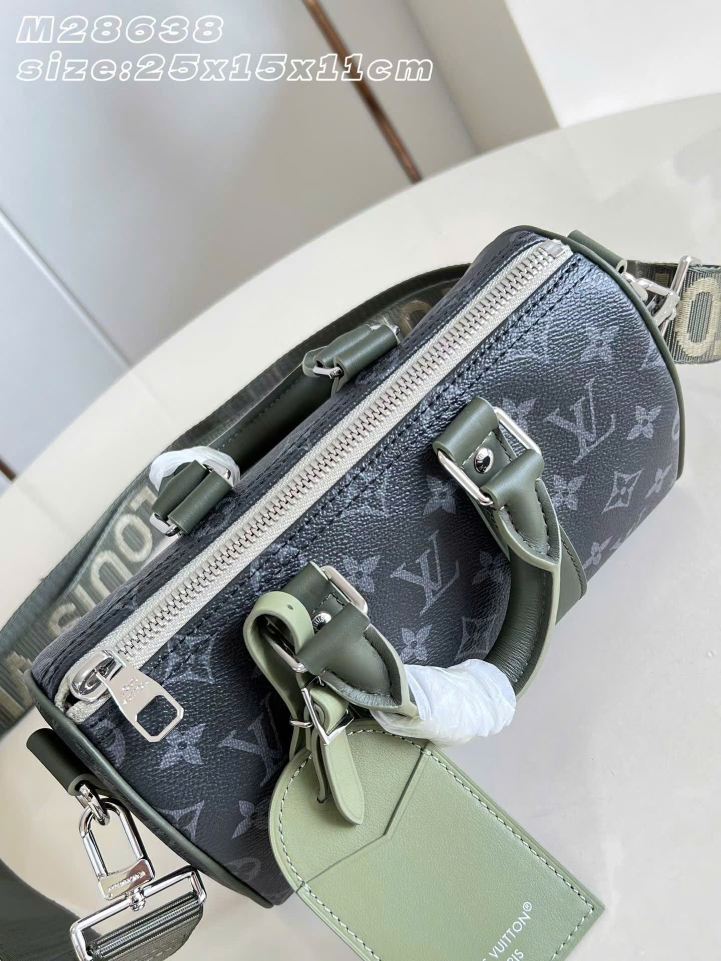 Louis Vuitton Keepall Bandoulière Monogram Eclipse Bag 25cm - Image 8