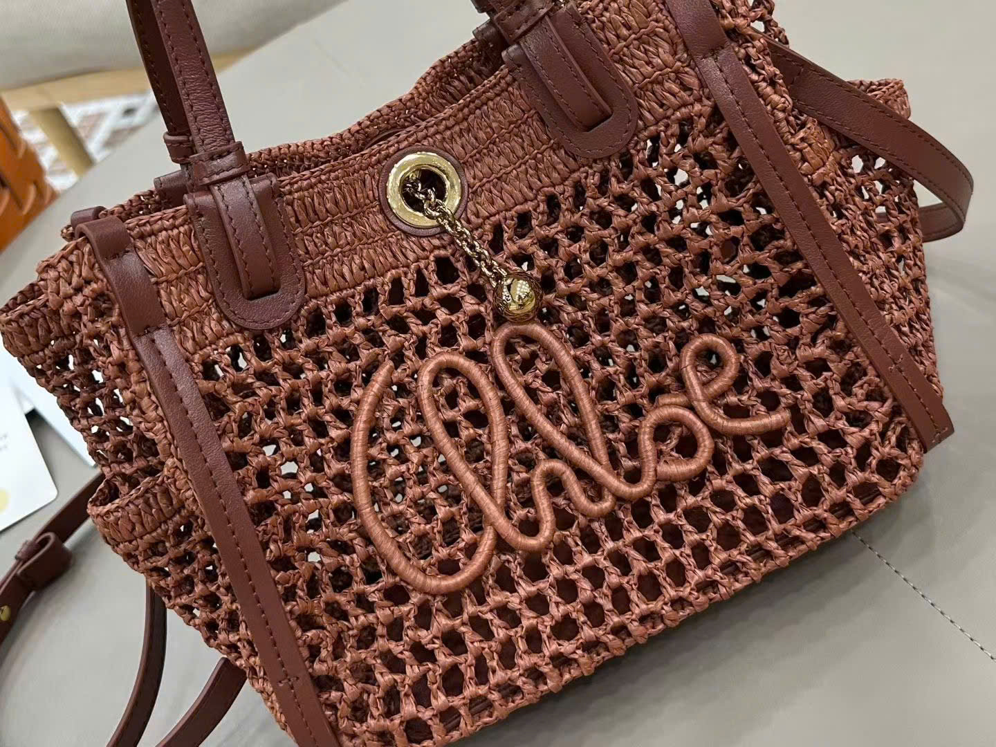 Chloé Iconic Raffia Tote Bag 23cm - Image 2
