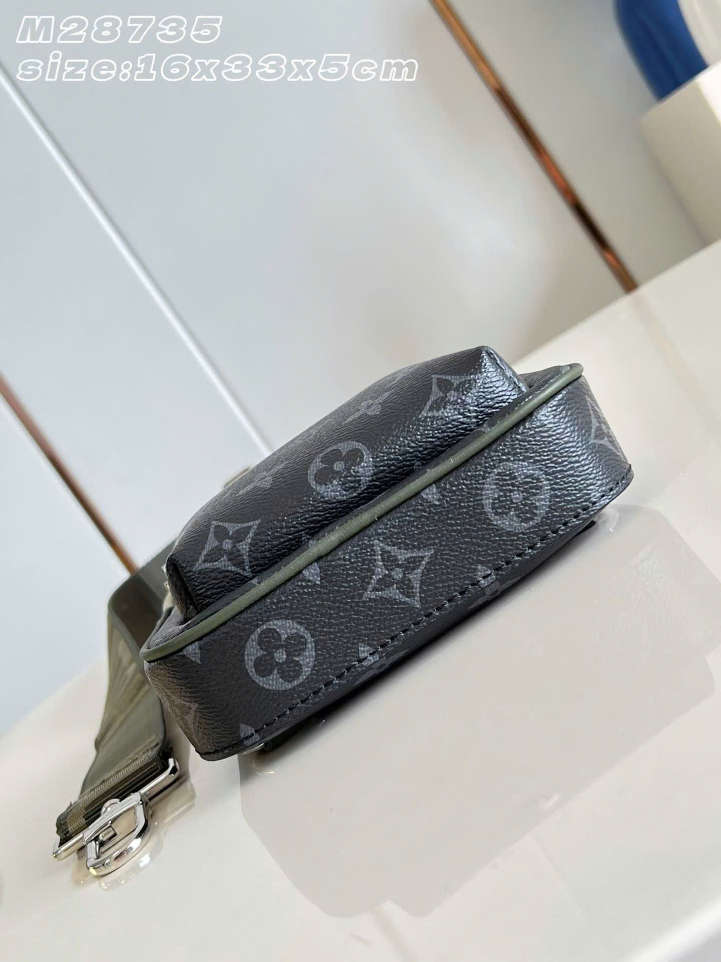 Louis Vuitton Monogram Avenue Slingbag 16cm - Image 6