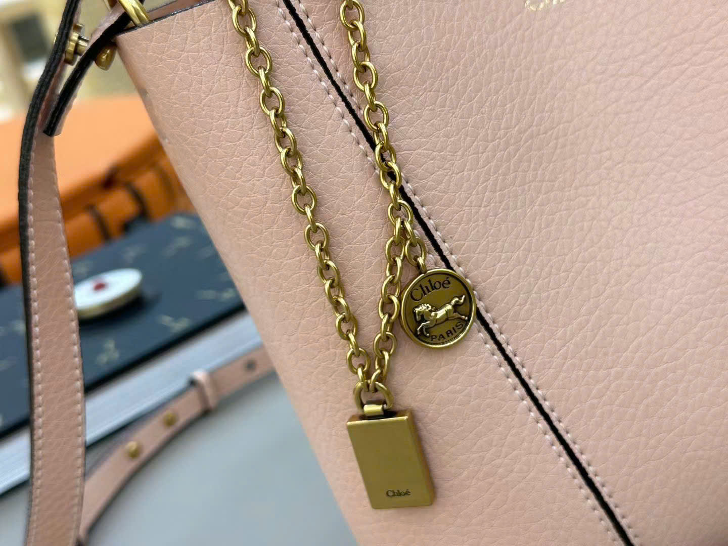 Chloé Small Spin Tote Bags 18cm - Image 7