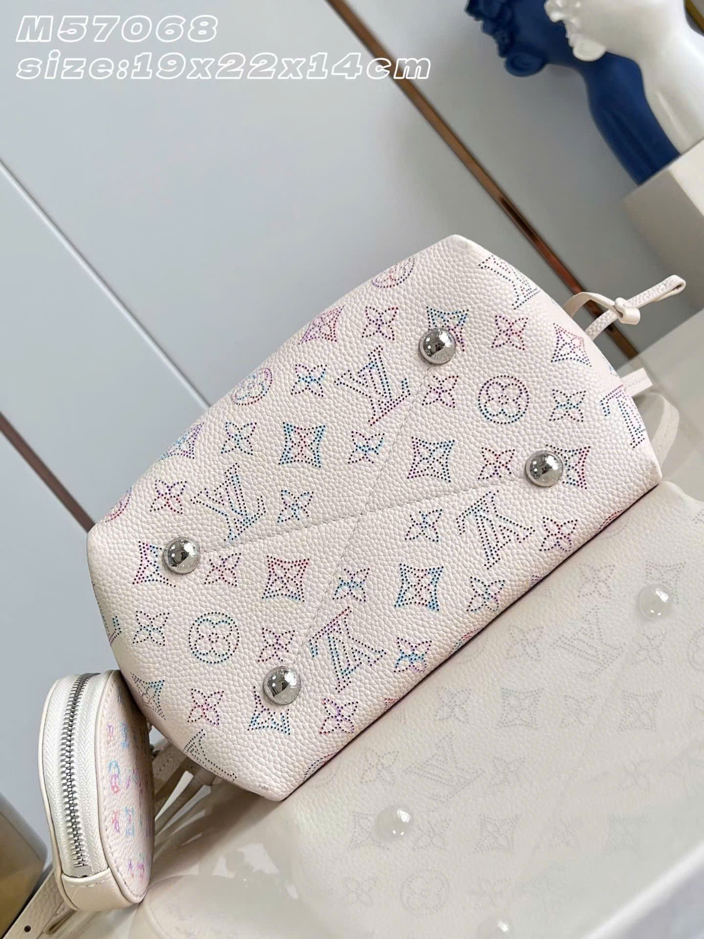 Louis Vuitton Link Quartz Bucket Bella Monogram Bag 19cm - Image 6