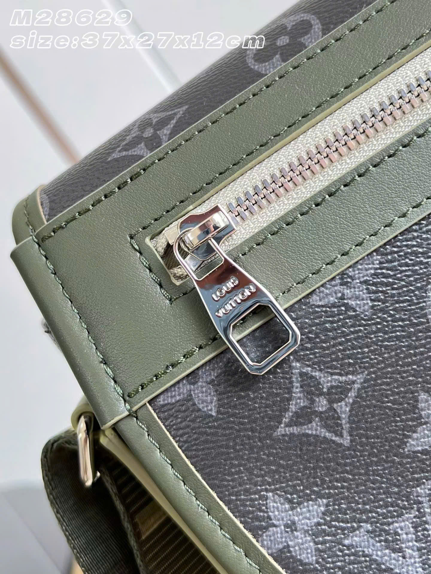 Louis Vuitton Courrier Messenger Bag 37cm - Image 2