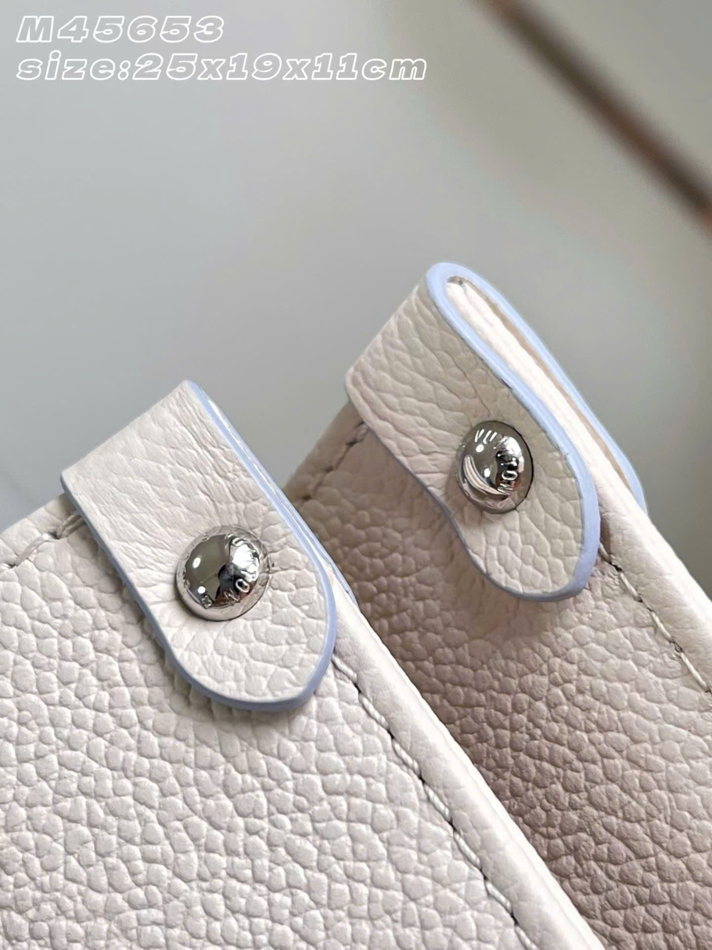Louis Vuitton OnTheGo Monogram Tote Bag 25cm - Image 4